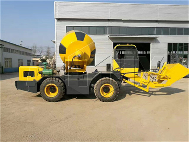 Self Loading Concrete Mixer form China