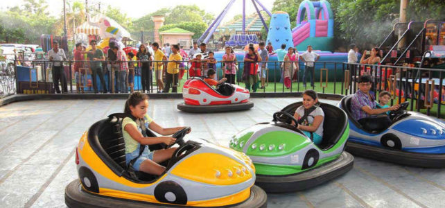 How do Bumper Cars Work? Kids playing with bumper cars